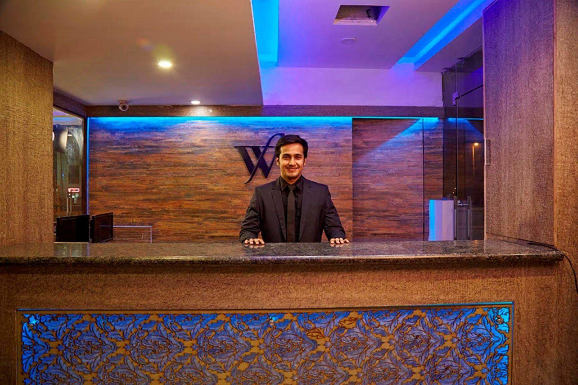 Hotel Waterfall Delhi  Eksteriør bilde